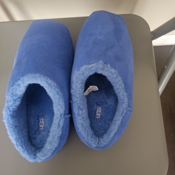 UGG Blue Cozy Slippers - Picture 13 of 15